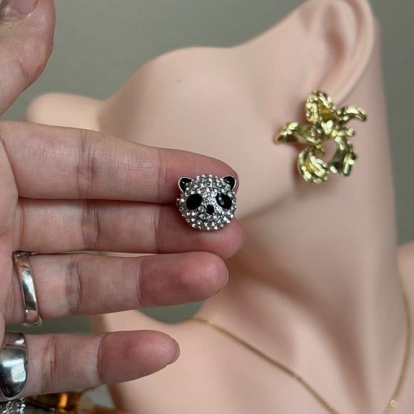 ⚜️🐼 Minimalist Cute Panda Sparkling Brooch With Crystals 💎 - Picture 4 of 6